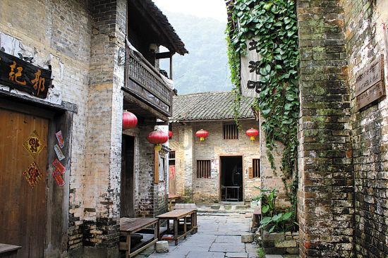 福建省政协委员、致公党福建省委会专职副主委吴棉国：启动“两国双园”建设升级版  培育新一代战略性新兴产业